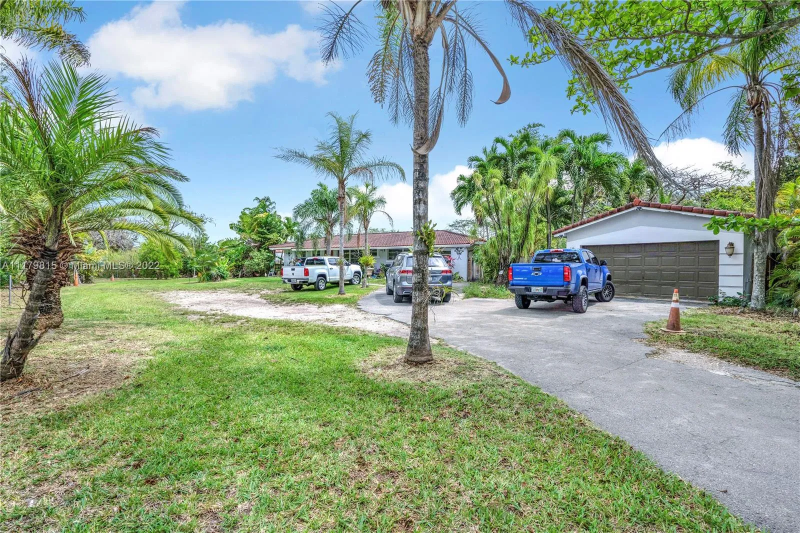 3 bedroom 2 bath for sale at 13650 SW 200th St, Miami FL 33177