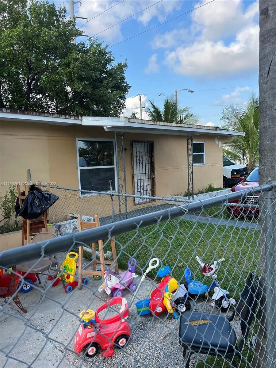 1301 NW 25th St, Miami FL 33142