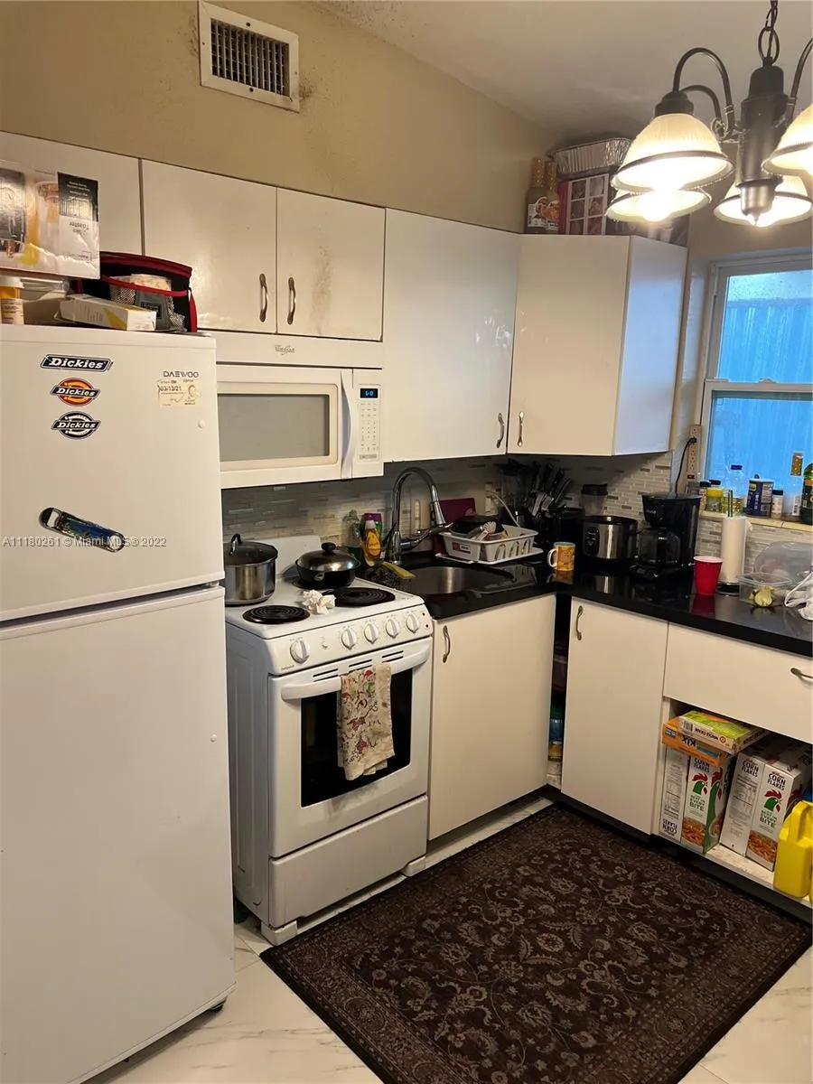 1301 NW 25th St, Miami FL 33142