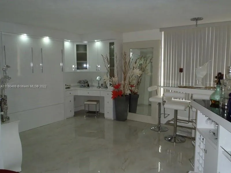 2899 Collins Ave # 1516, Miami Beach FL 33140