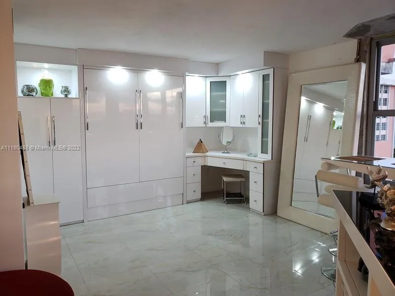 2899 Collins Ave # 1516, Miami Beach FL 33140