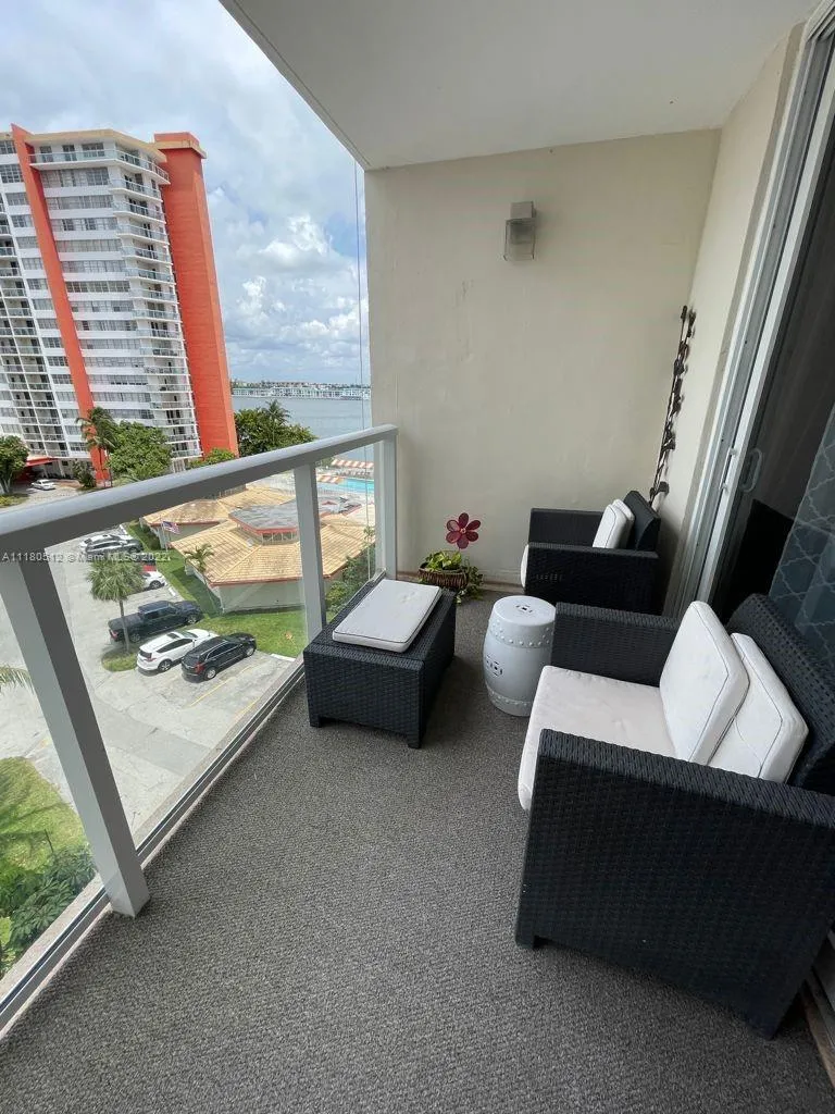 1 bedroom 1 bath for sale at 1351 NE Miami Gardens Dr # 601E, Miami FL 33179