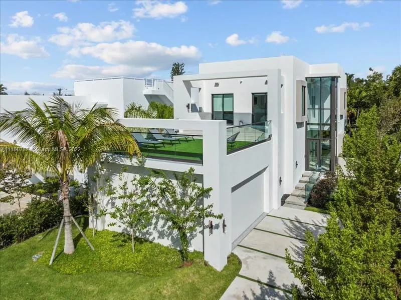 5 bedroom 5 bath for sale at 1311 Bay Dr, Miami Beach FL 33141