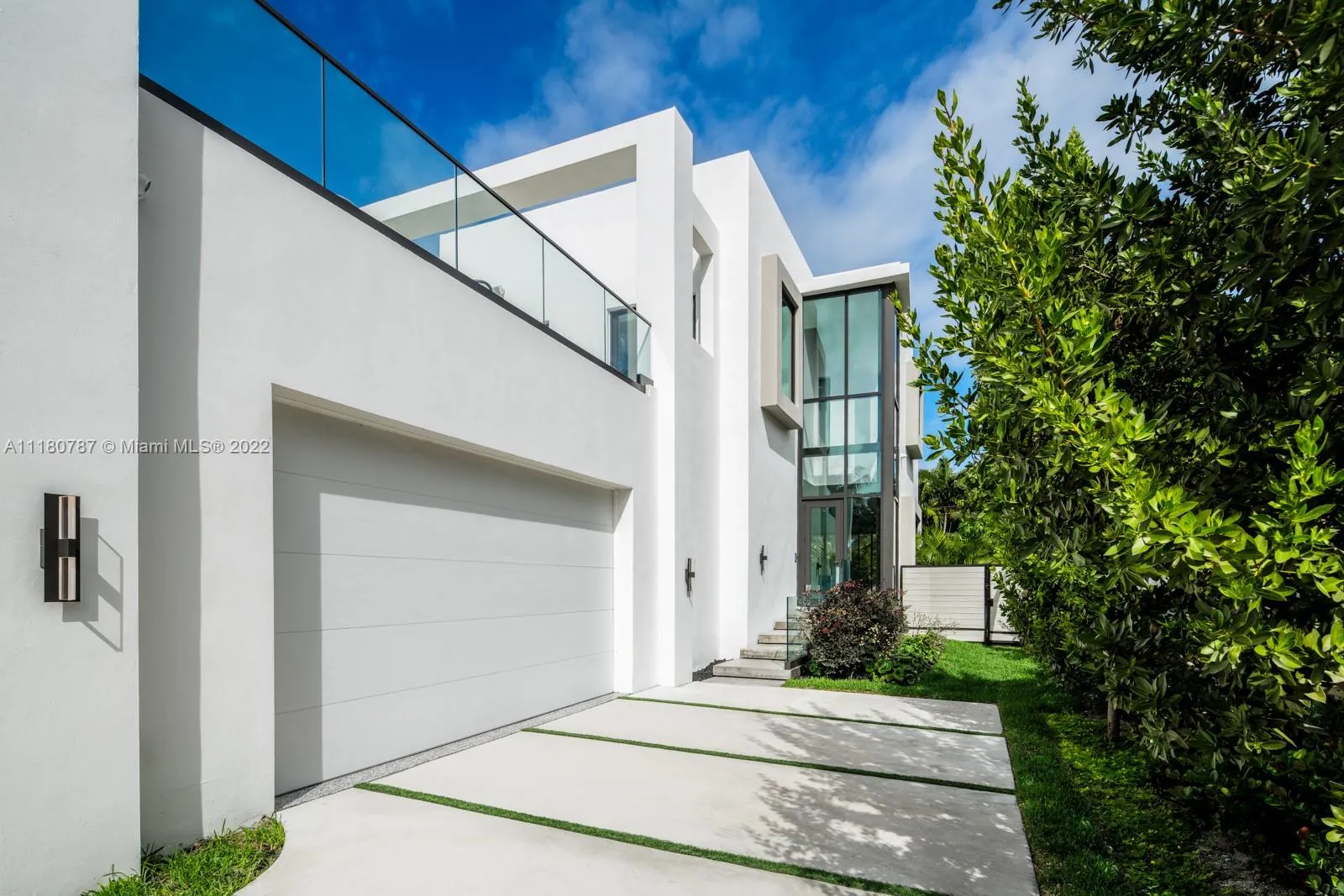 1311 Bay Dr, Miami Beach FL 33141