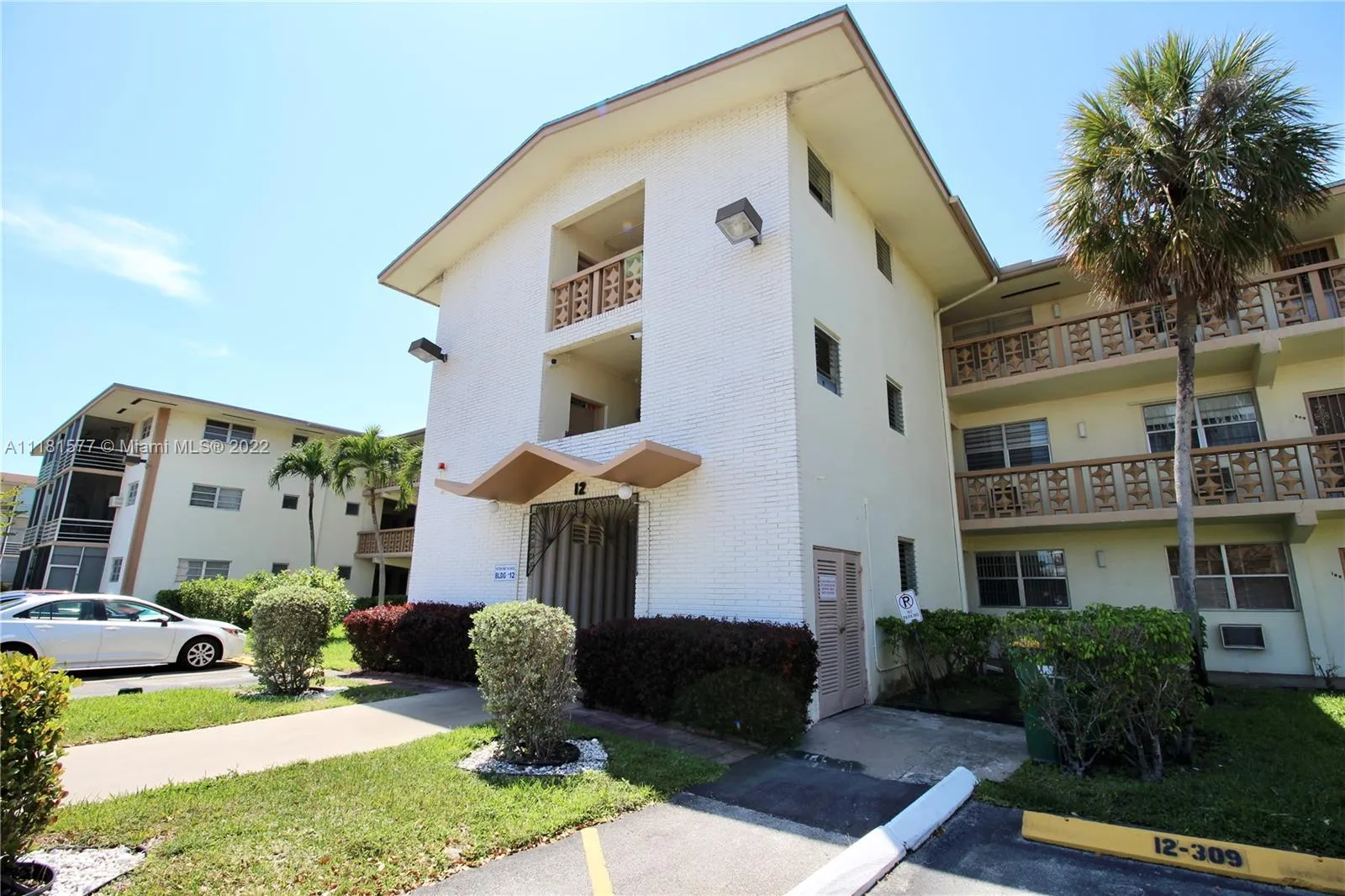 1 bedroom 1 bath for sale at 16790 NE 14th Ave # 202, Miami FL 33162