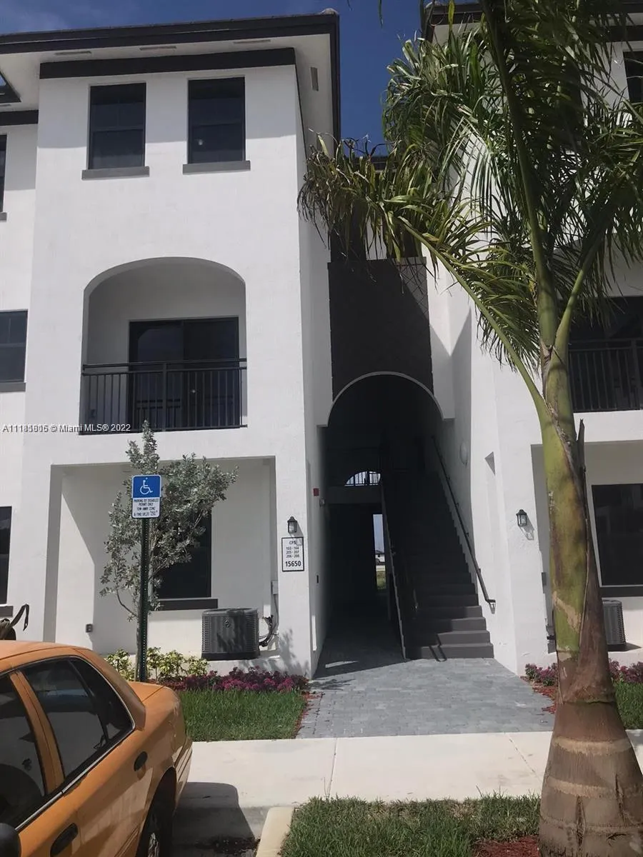 3 bedroom 2 bath for rent at 15520 SW 136th St # 212, Miami FL 33196