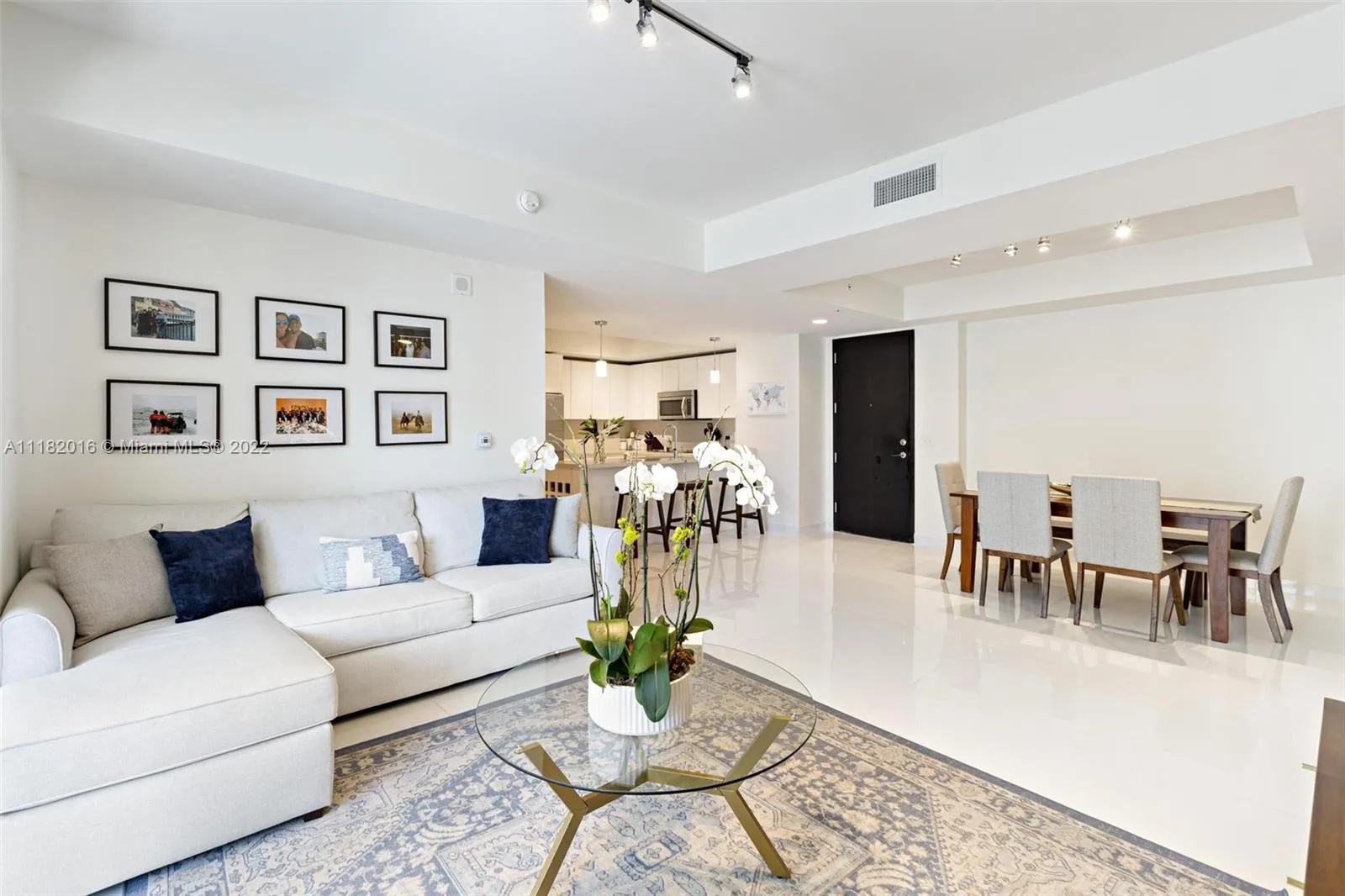 2 bedroom 2 bath for sale at 999 SW 1st Ave # 2716, Miami FL 33130