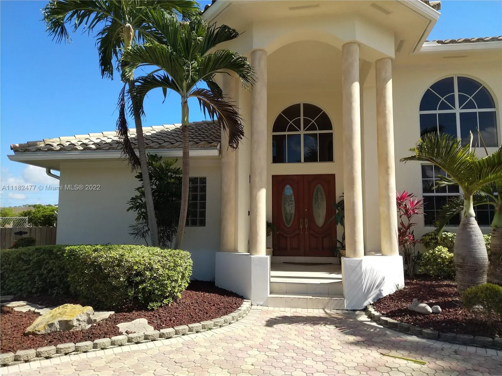 2940 NE 164th St, North Miami Beach FL 33160
