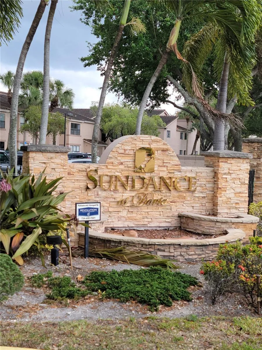 1 bedroom 1 bath for sale at 2900 S University Dr # 9107, Davie FL 33328