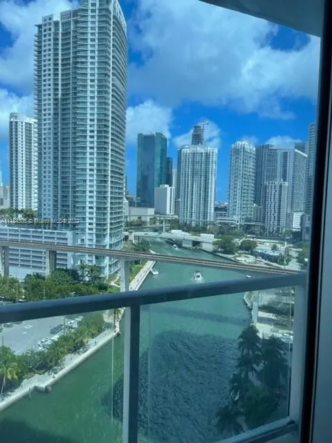 1 bedroom 1 bath for sale at 185 SW 7th St # 1605, Miami FL 33130