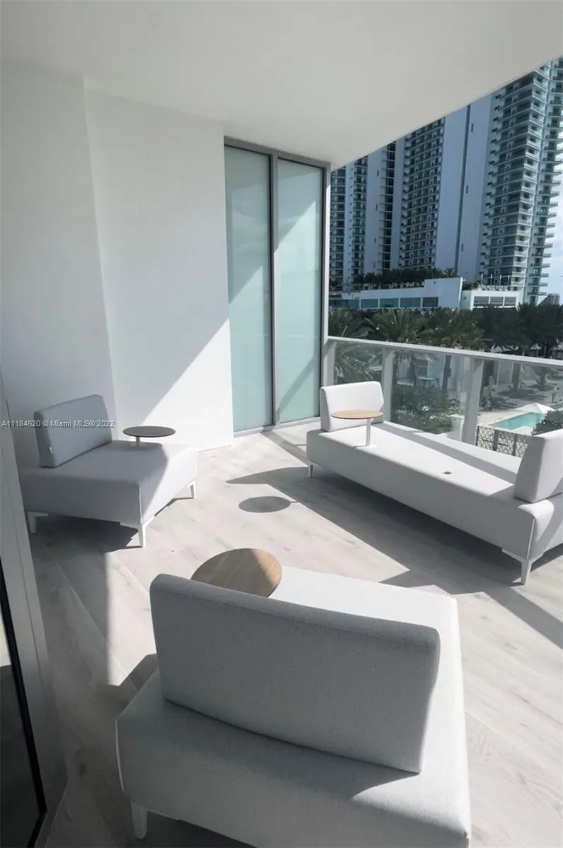 3 bedroom 3 bath for sale at 851 NE 1st Ave # 909, Miami FL 33132