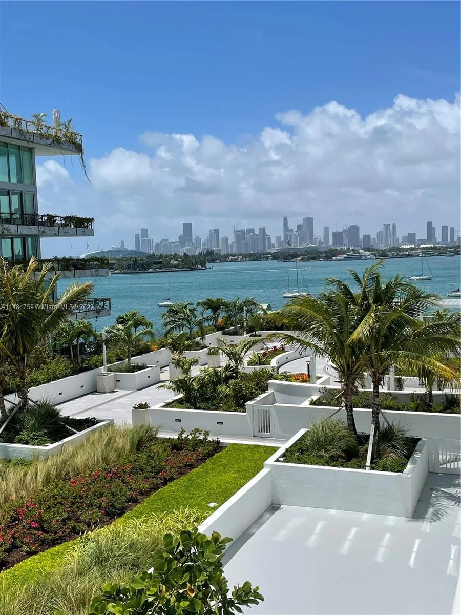 1 bedroom 1 bath for sale at 1330 West Ave # 610, Miami Beach FL 33139