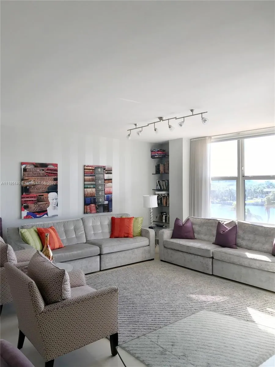1 bedroom 2 bath for sale at 4747 Collins Ave # 401, Miami Beach FL 33140