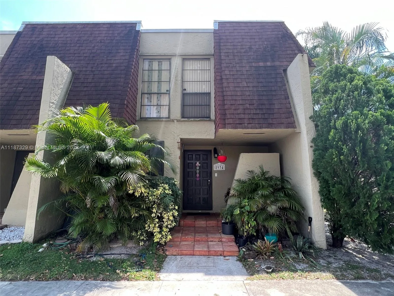 3 bedroom 2 bath for sale at 8934 Palm Tree Ln # 8934, Pembroke Pines FL 33024