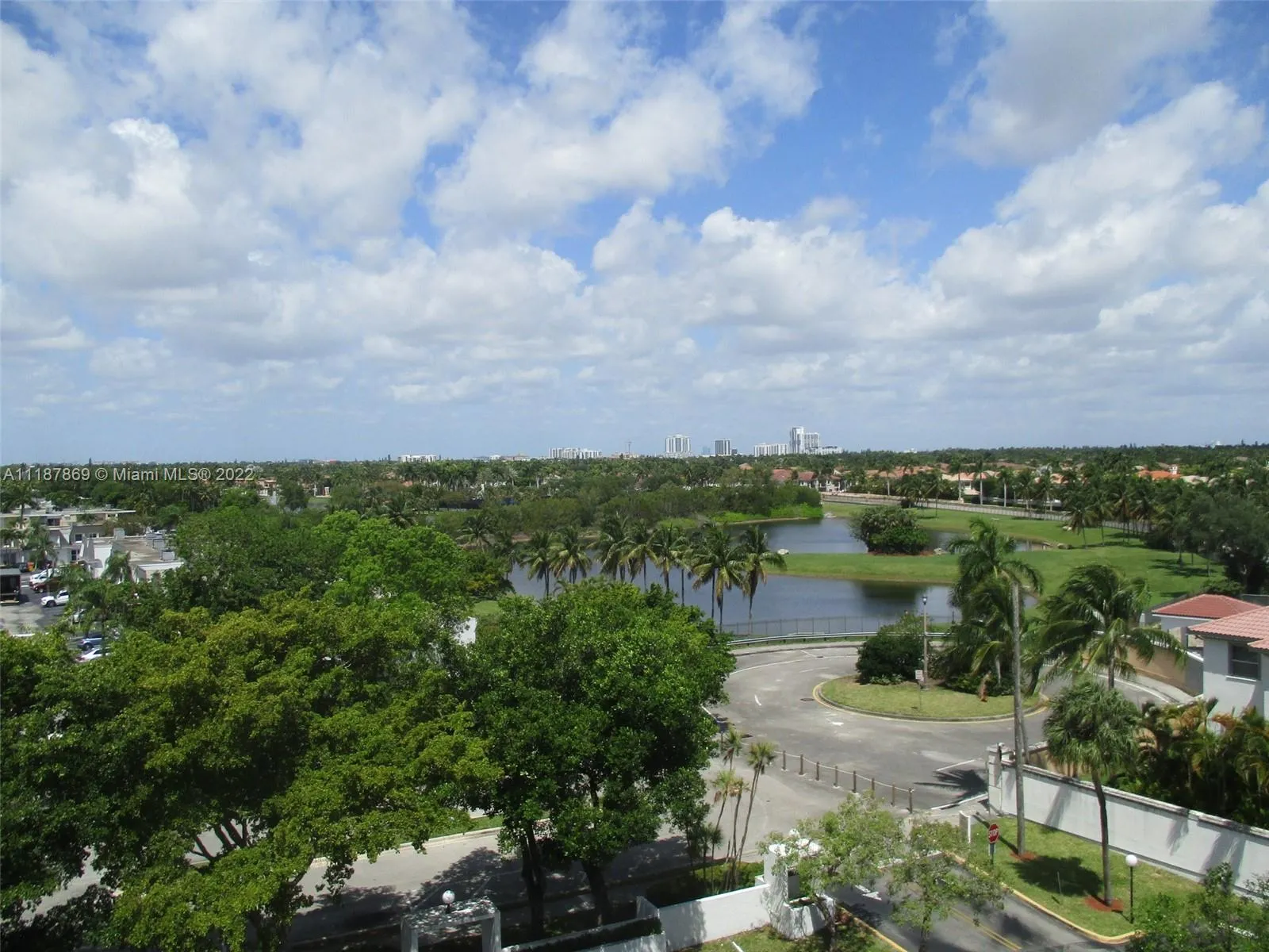 1000 Parkview Dr # 709, Hallandale Beach FL 33009