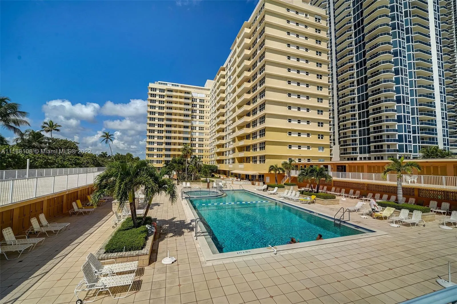 1 bedroom 1 bath for sale at 4747 Collins Ave # 708, Miami Beach FL 33140
