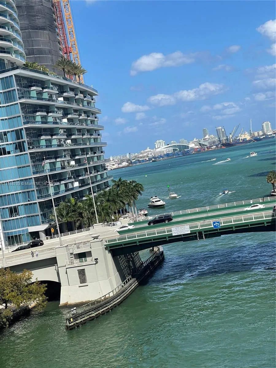 41 SE 5th St # 602, Miami FL 33131