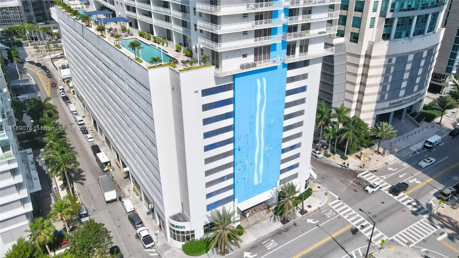 1 bedroom 1 bath for sale at 1200 Brickell Bay Dr # 2107, Miami FL 33131