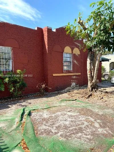 52 NW 47th St, Miami FL 33127