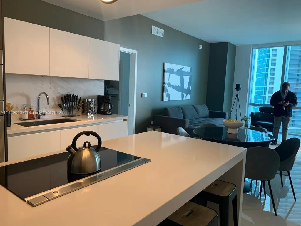 851 NE 1st Ave # 1907, Miami FL 33132