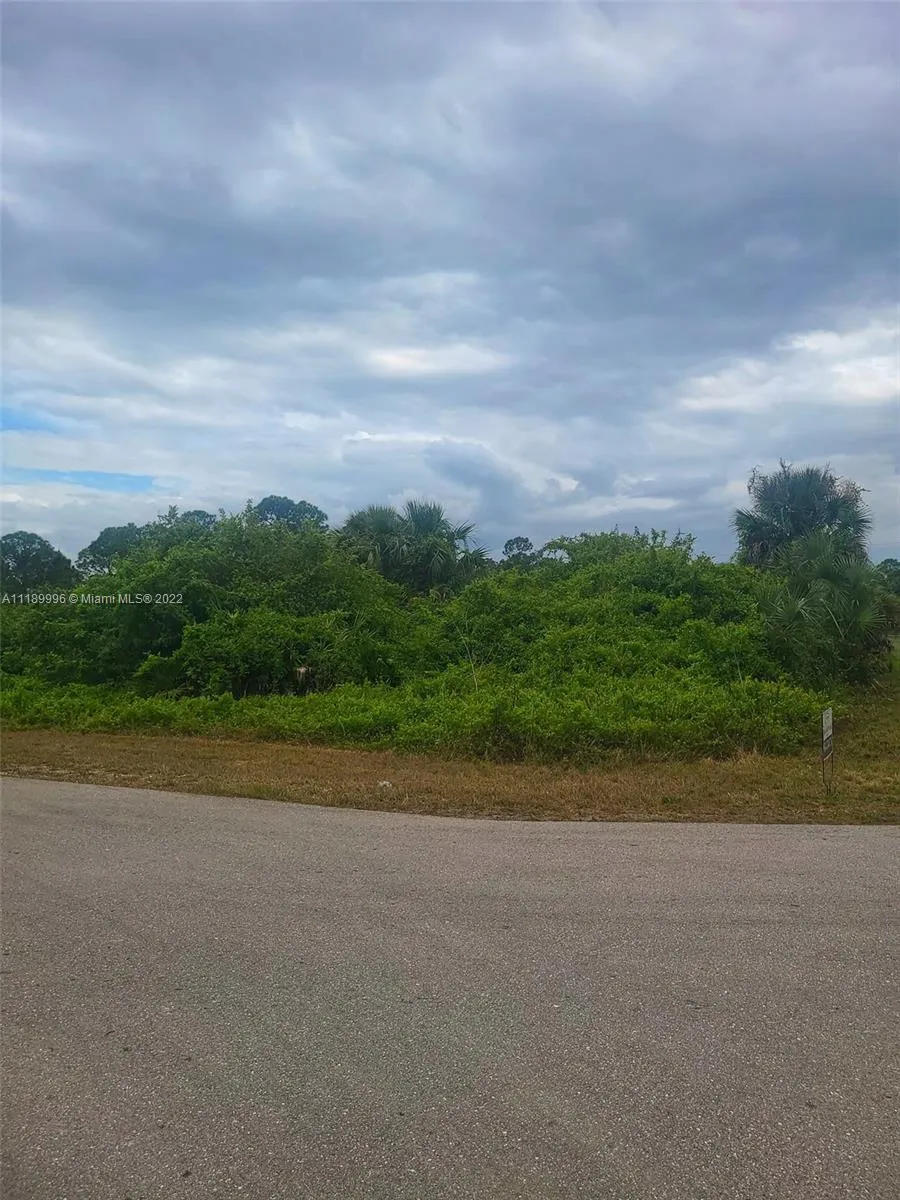 4 bedroom 3 bath for sale at 1236 COUNTY ST E, Lehigh Acres FL 33974