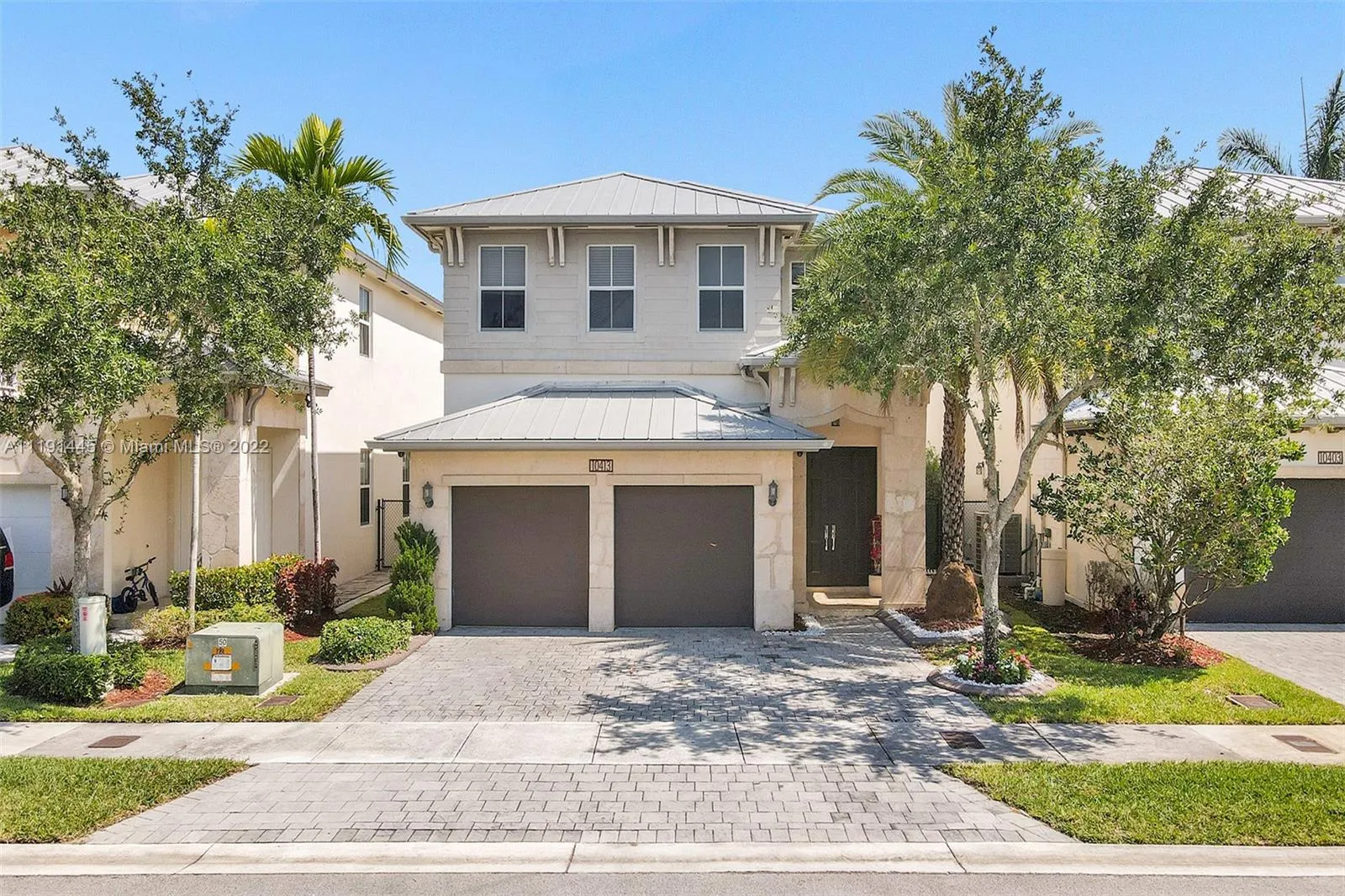 5 bedroom 5 bath for sale at 10413 NW 70th Ln, Doral FL 33178