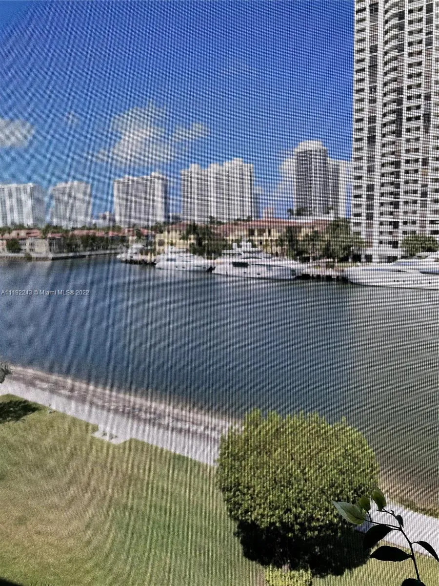 1 bedroom 1 bath for sale at 3030 Marcos Dr # T512, Aventura FL 33160