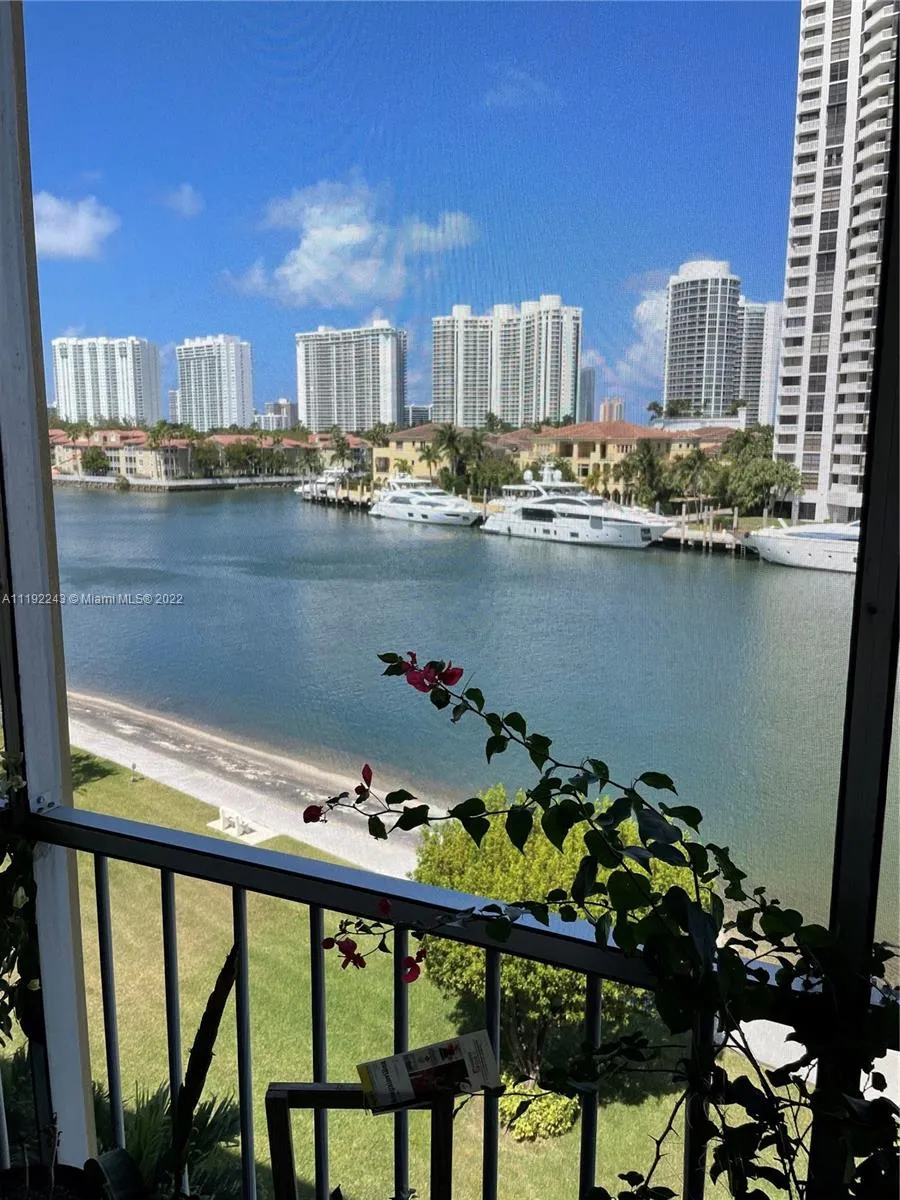 3030 Marcos Dr # T512, Aventura FL 33160