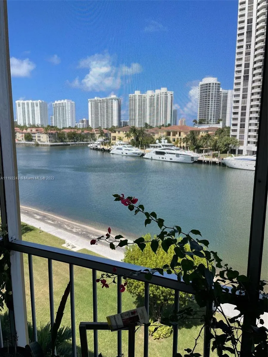 3030 Marcos Dr # T512, Aventura FL 33160