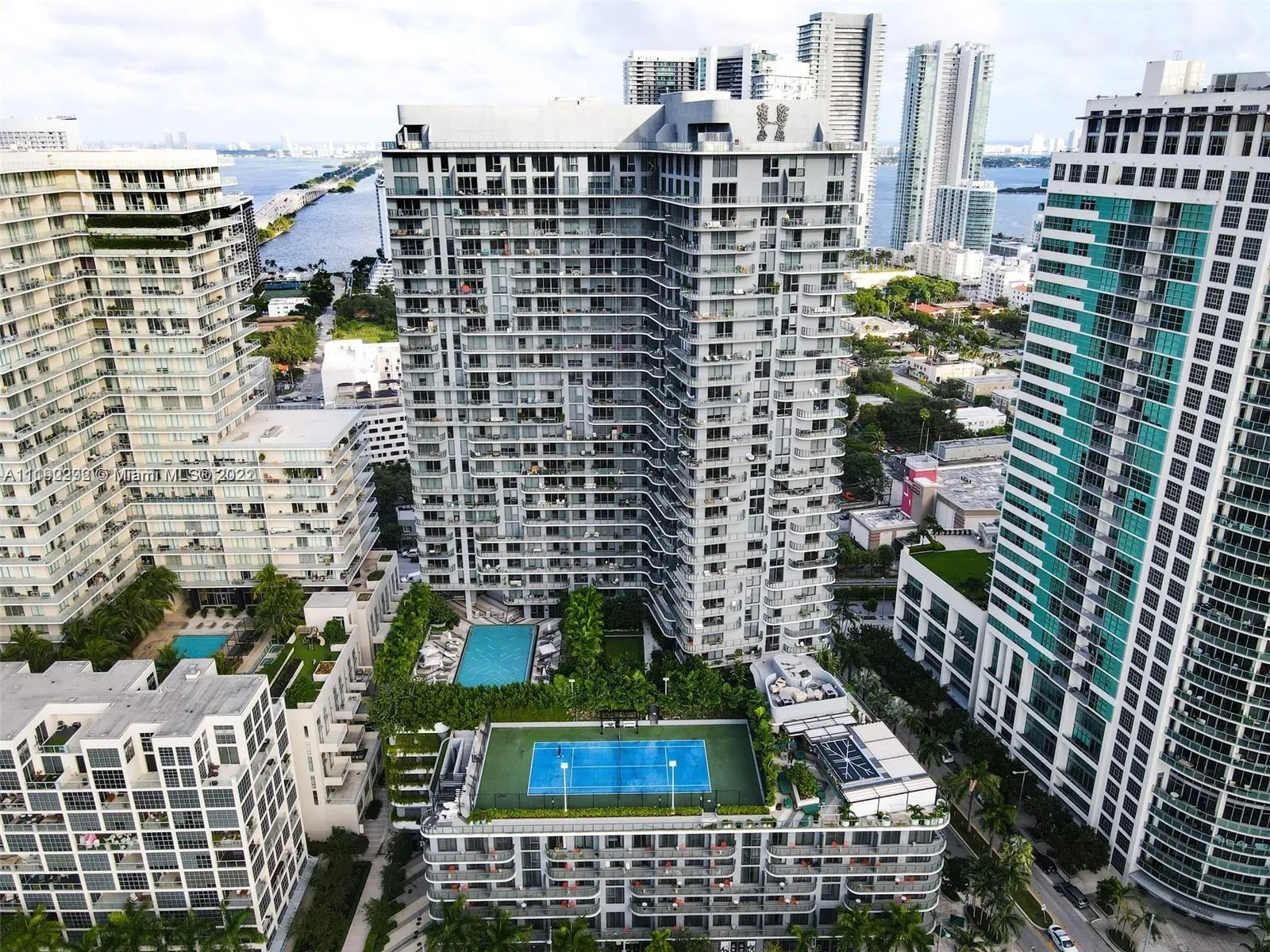 1 bedroom 1 bath for rent at 121 NE 34th St # 1706, Miami FL 33137