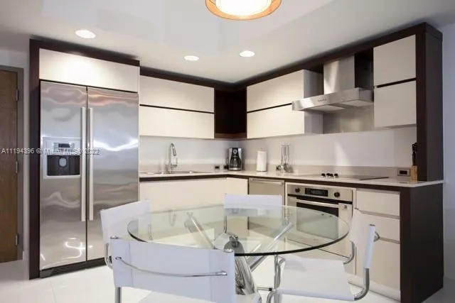 1 bedroom 1 bath for sale at 2155 Washington Ct # 110, Miami Beach FL 33139