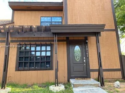 10101 Woodbury Ct, Pembroke Pines FL 33026