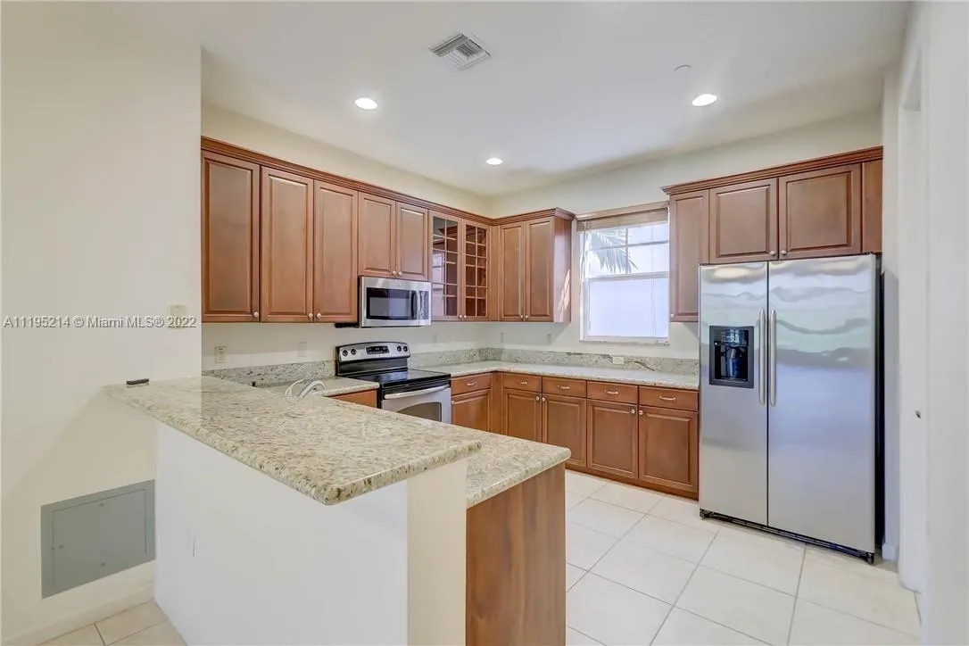 3 bedroom 3 bath for sale at 1033 NE 17th Way # 2102, Fort Lauderdale FL 33304