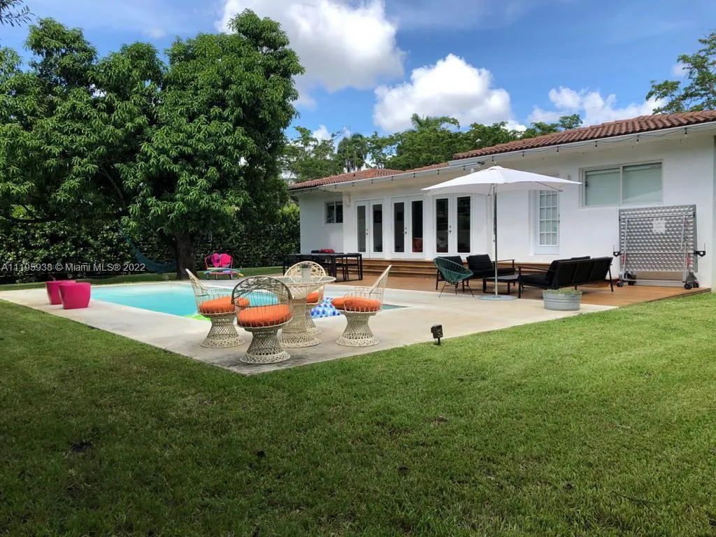 3 bedroom 2 bath for sale at 110 NW 87th St, El Portal FL 33150