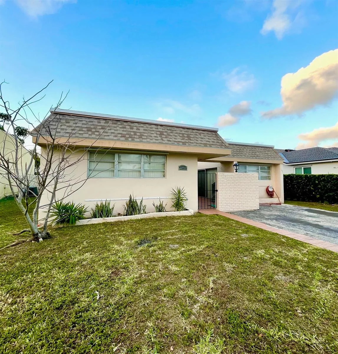 1 bath for rent at 11551 SW 81st Ter, Miami FL 33173