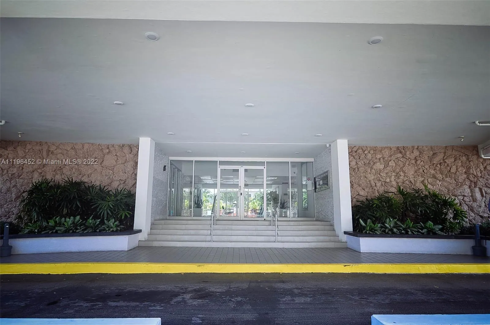 401 Golden Isles Dr # 703, Hallandale Beach FL 33009