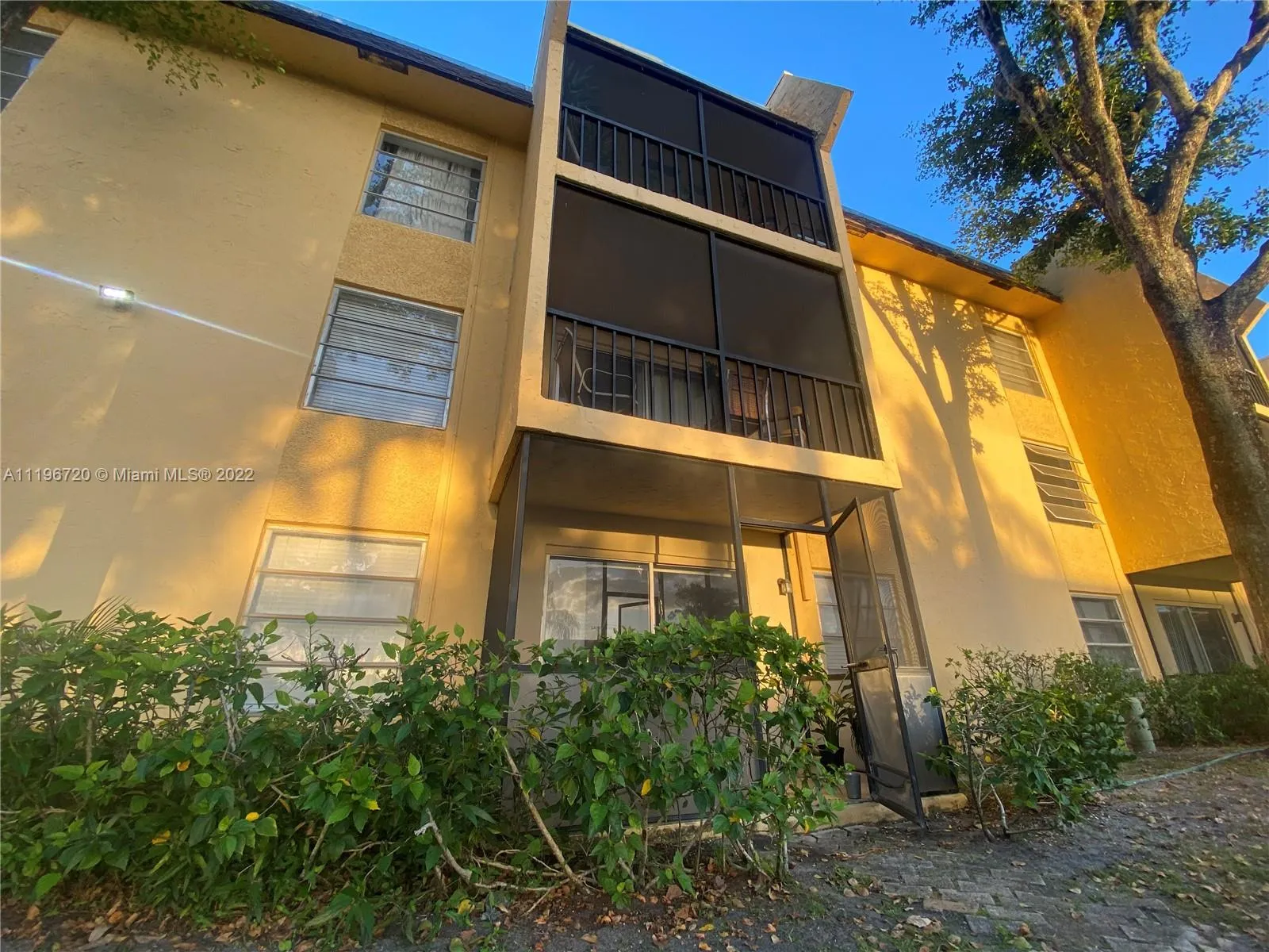 2 bedroom 2 bath for rent at 480 NW 20th St # 1030, Boca Raton FL 33431