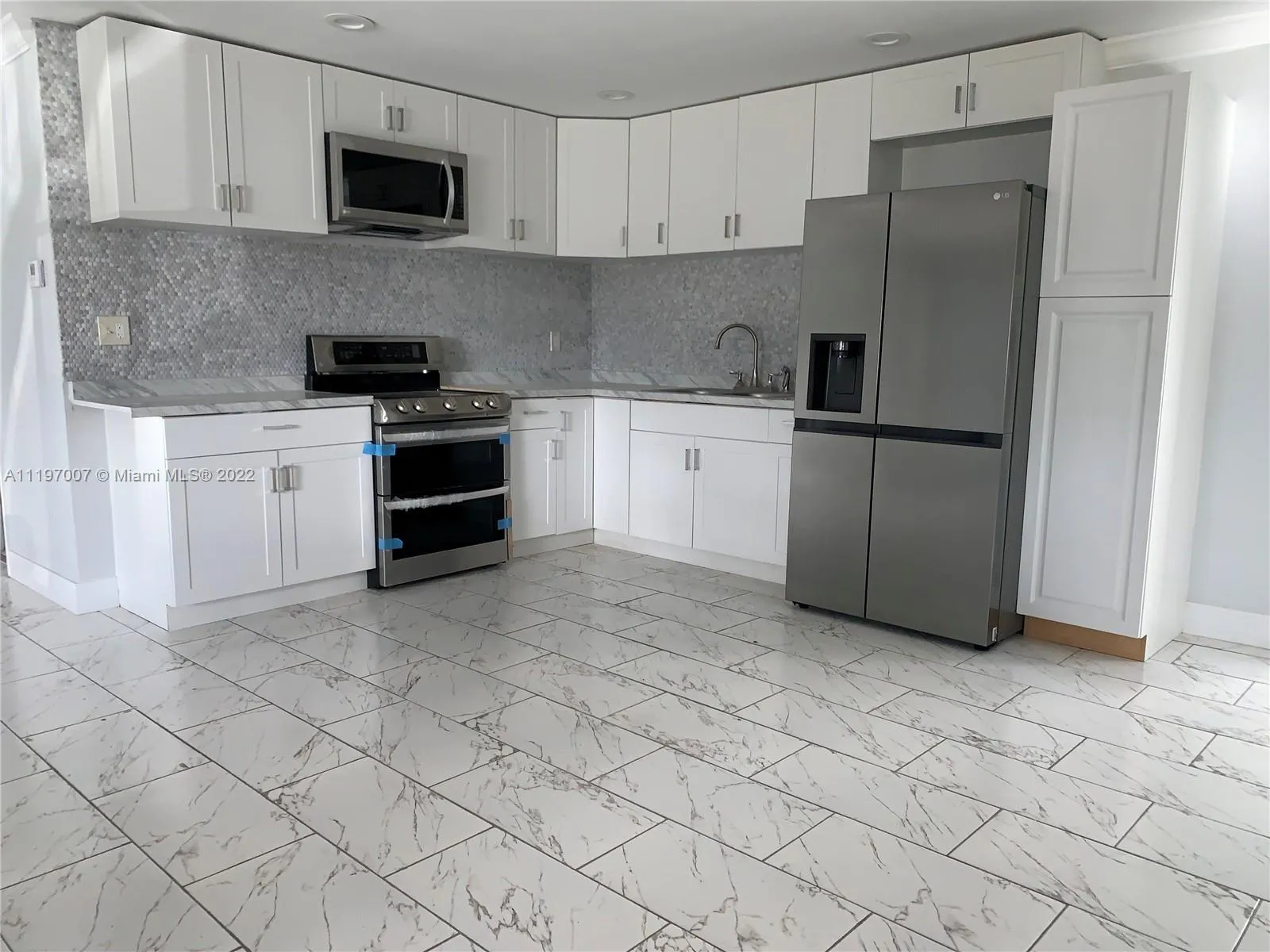 3420 NW 41st St, Lauderdale Lakes FL 33309