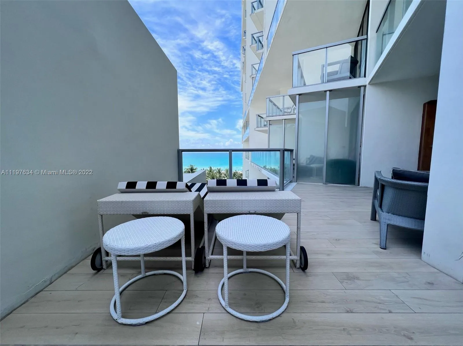 2201 Collins Ave, Miami Beach FL 33139