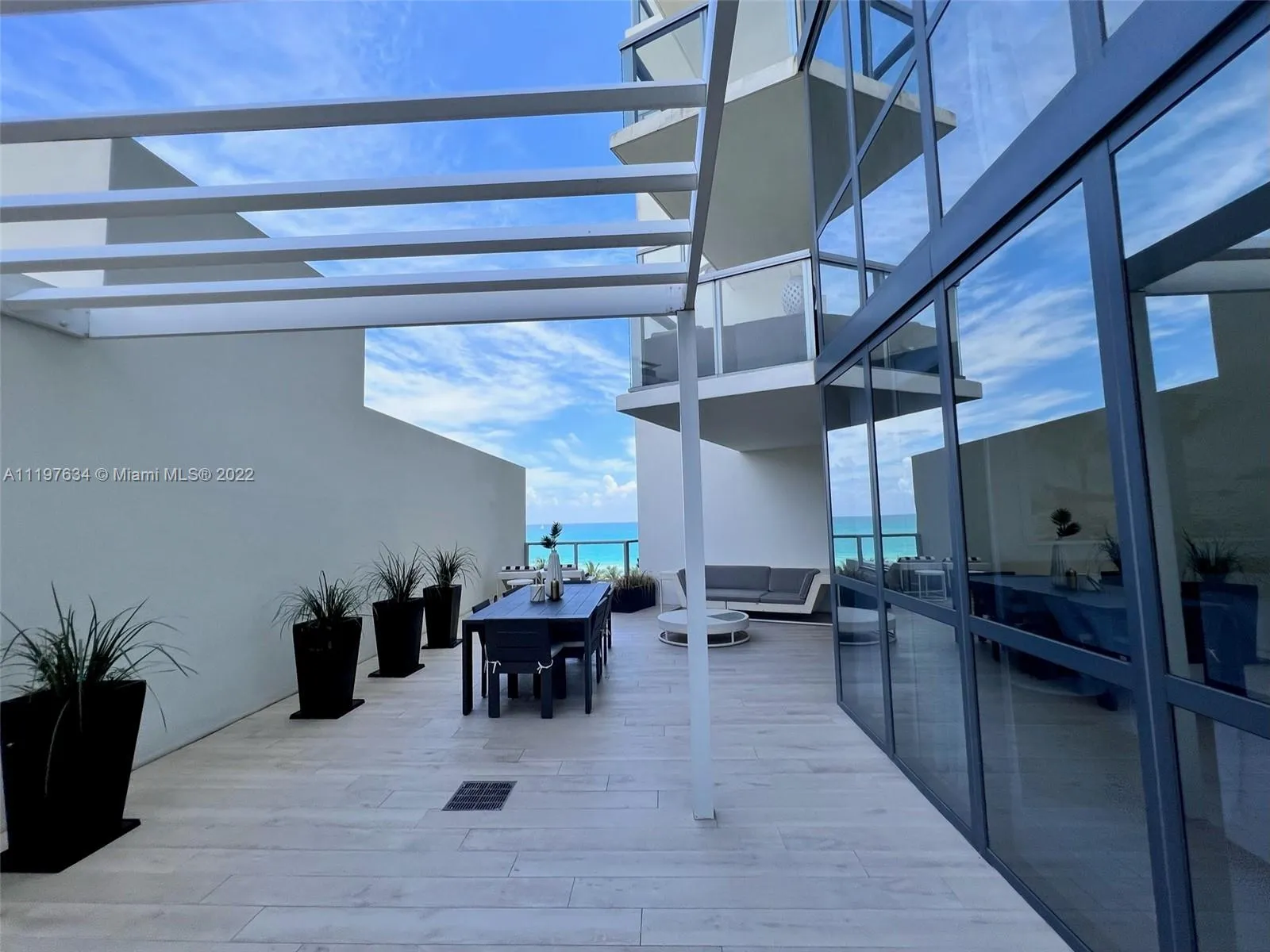 2201 Collins Ave, Miami Beach FL 33139