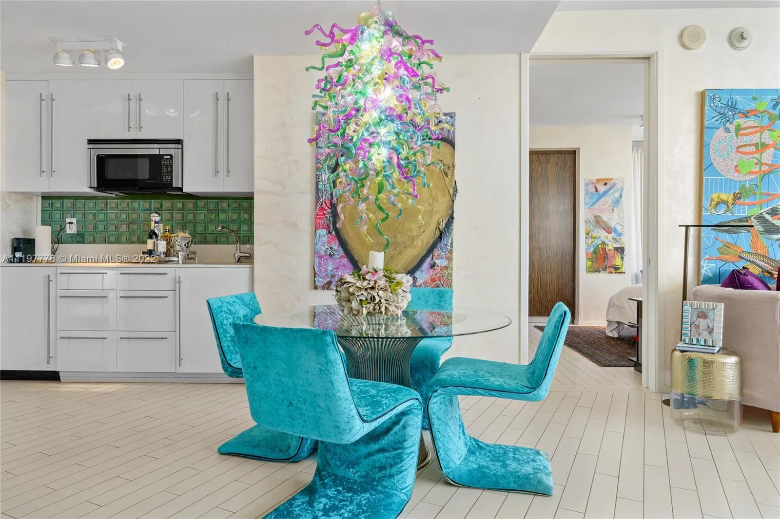 2 bedroom 2 bath for sale at 2201 Collins Ave # 811, Miami Beach FL 33139