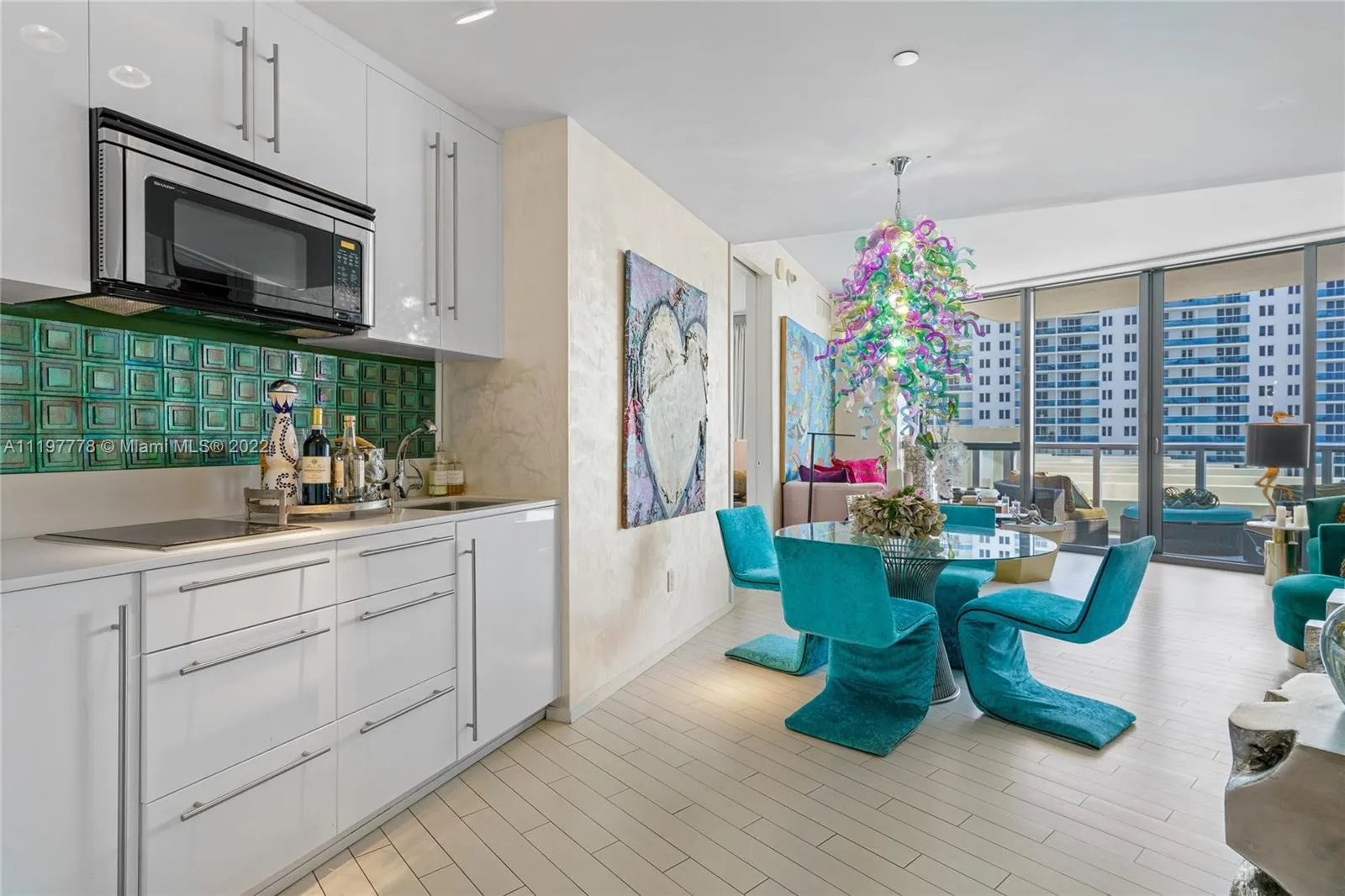 2201 Collins Ave # 811, Miami Beach FL 33139
