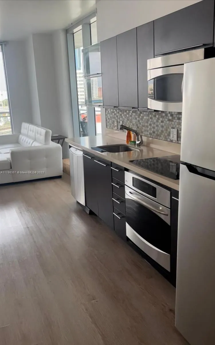 90 SW 3rd St # 1105, Miami FL 33130