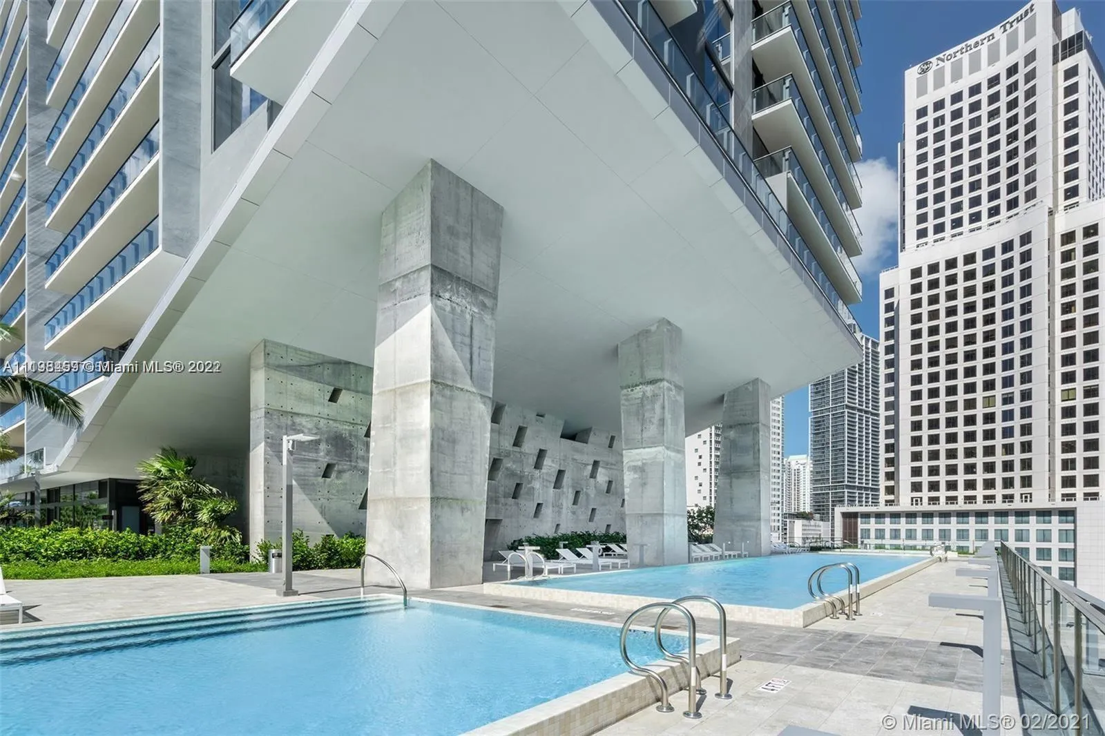 2 bedroom 2 bath for sale at 68 SE 6th St # 1012, Miami FL 33131