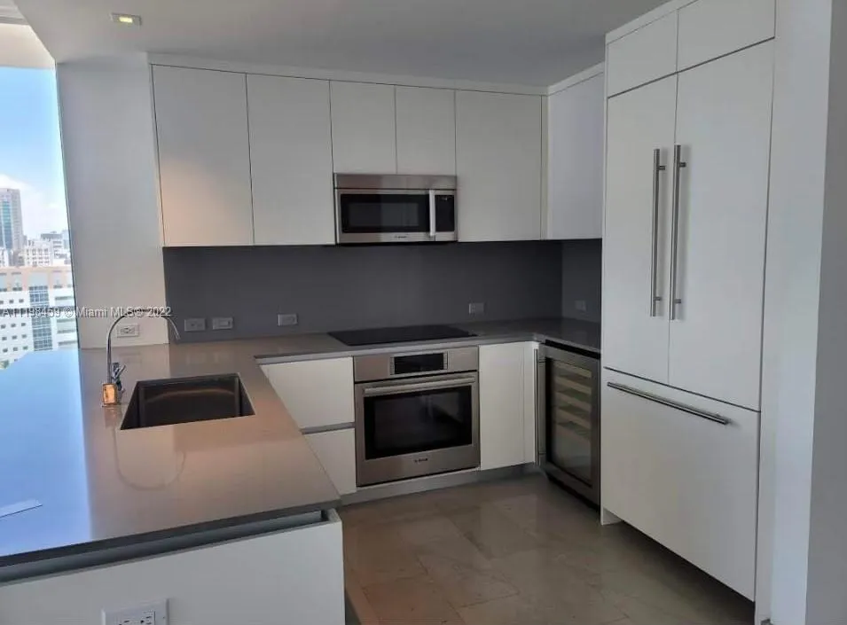 68 SE 6th St # 1012, Miami FL 33131