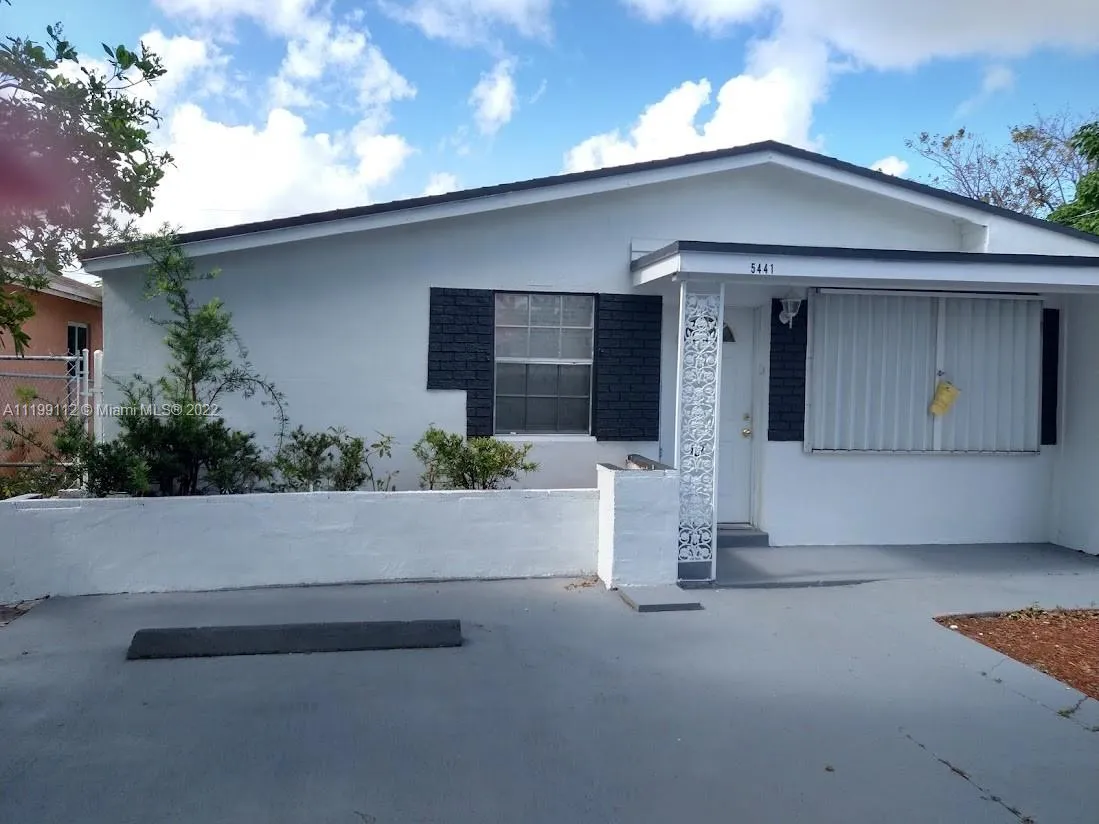 3 bedroom 2 bath for sale at 5441 SW 18th St, West Park FL 33023