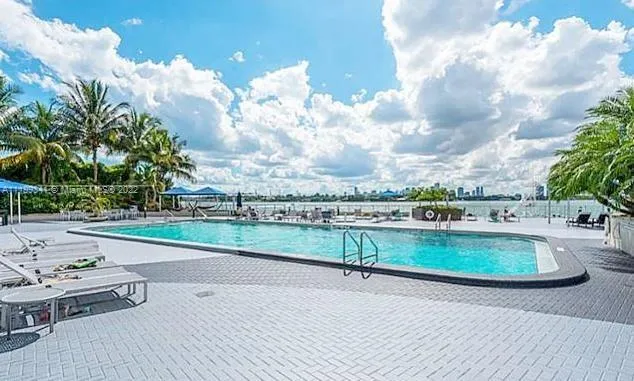 1 bedroom 1 bath for sale at 1200 West Ave # 521, Miami Beach FL 33139