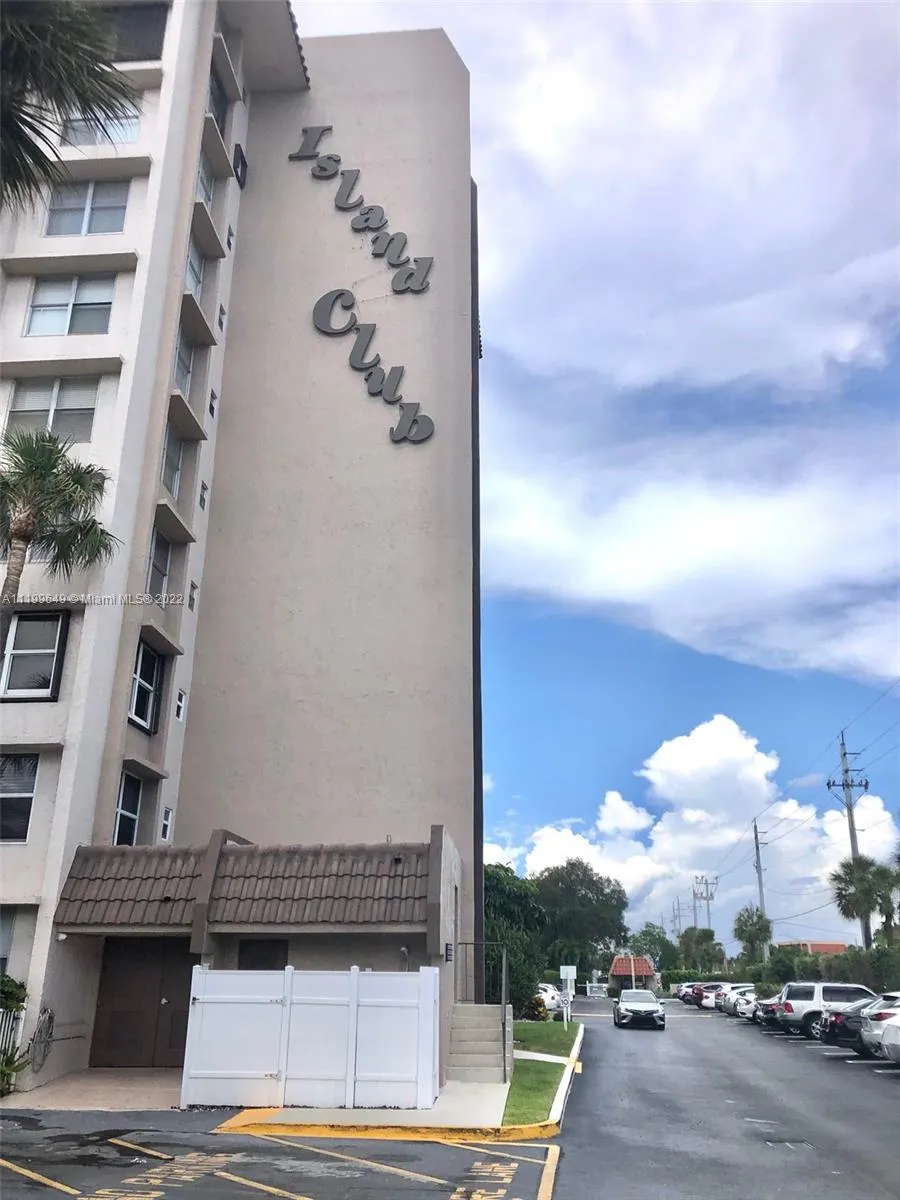 2 bedroom 1 bath for sale at 777 S Federal Hwy, Pompano Beach FL 33062