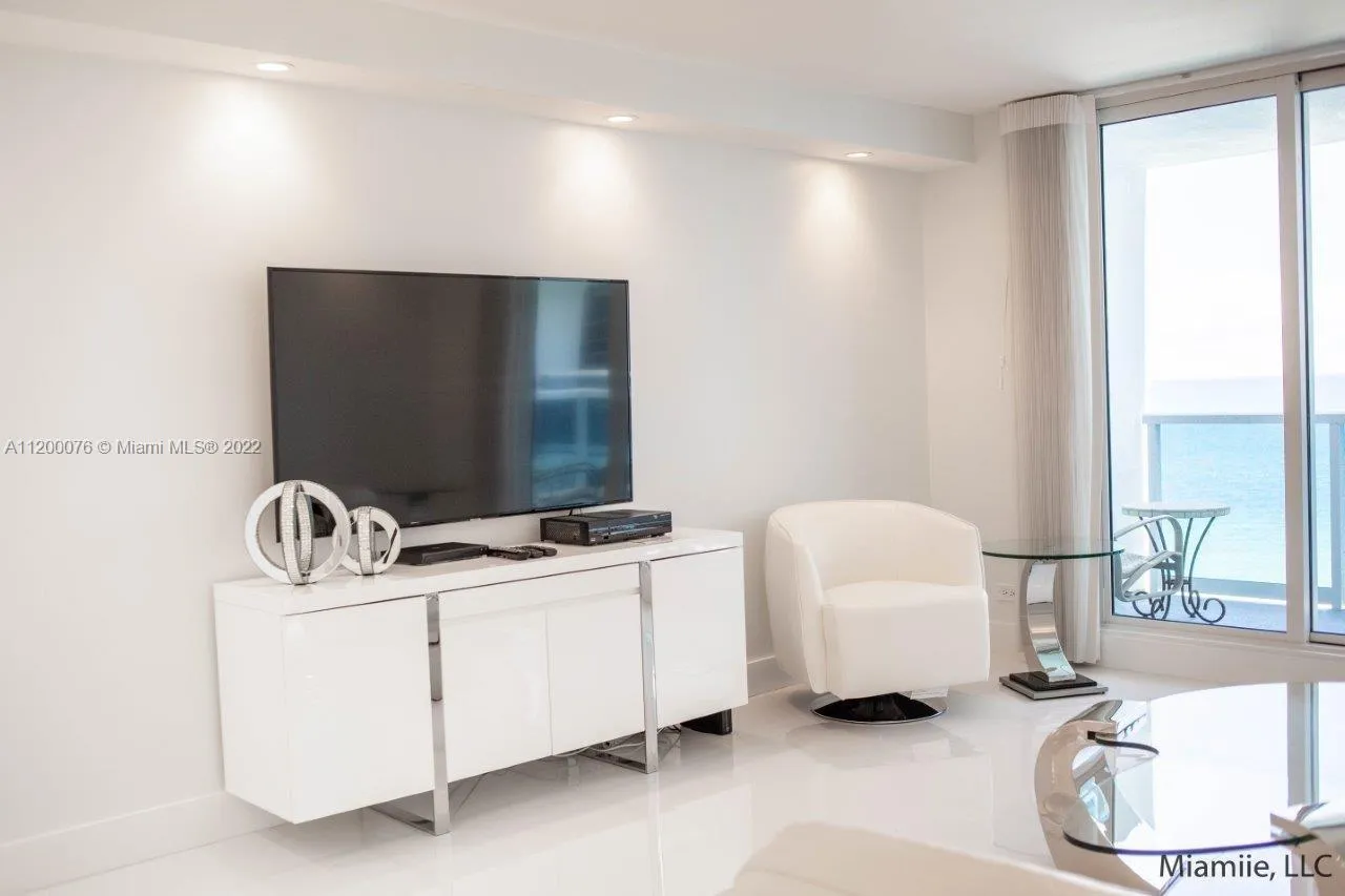 2301 Collins Ave # 1442, Miami Beach FL 33139
