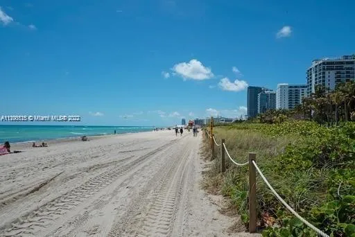 1 bedroom 1 bath for sale at 2625 Collins Ave # 415, Miami Beach FL 33140